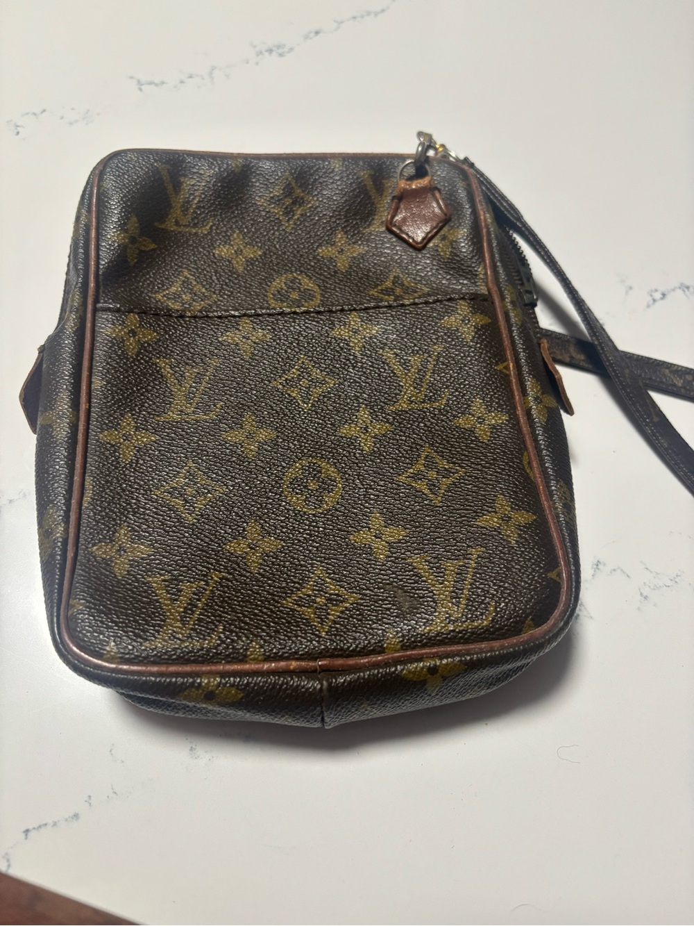 Authentic Louis Vuitton vintage  Monogram Canvas Crossbody Messenger